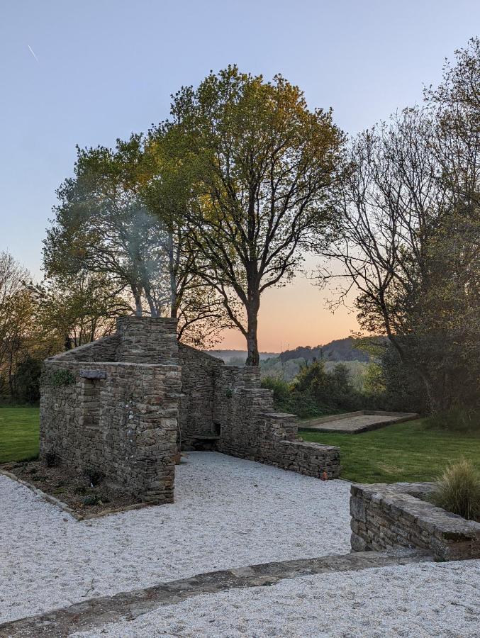 Maison Typique Bretonne Avec Toit De Chaume Camors Esterno foto