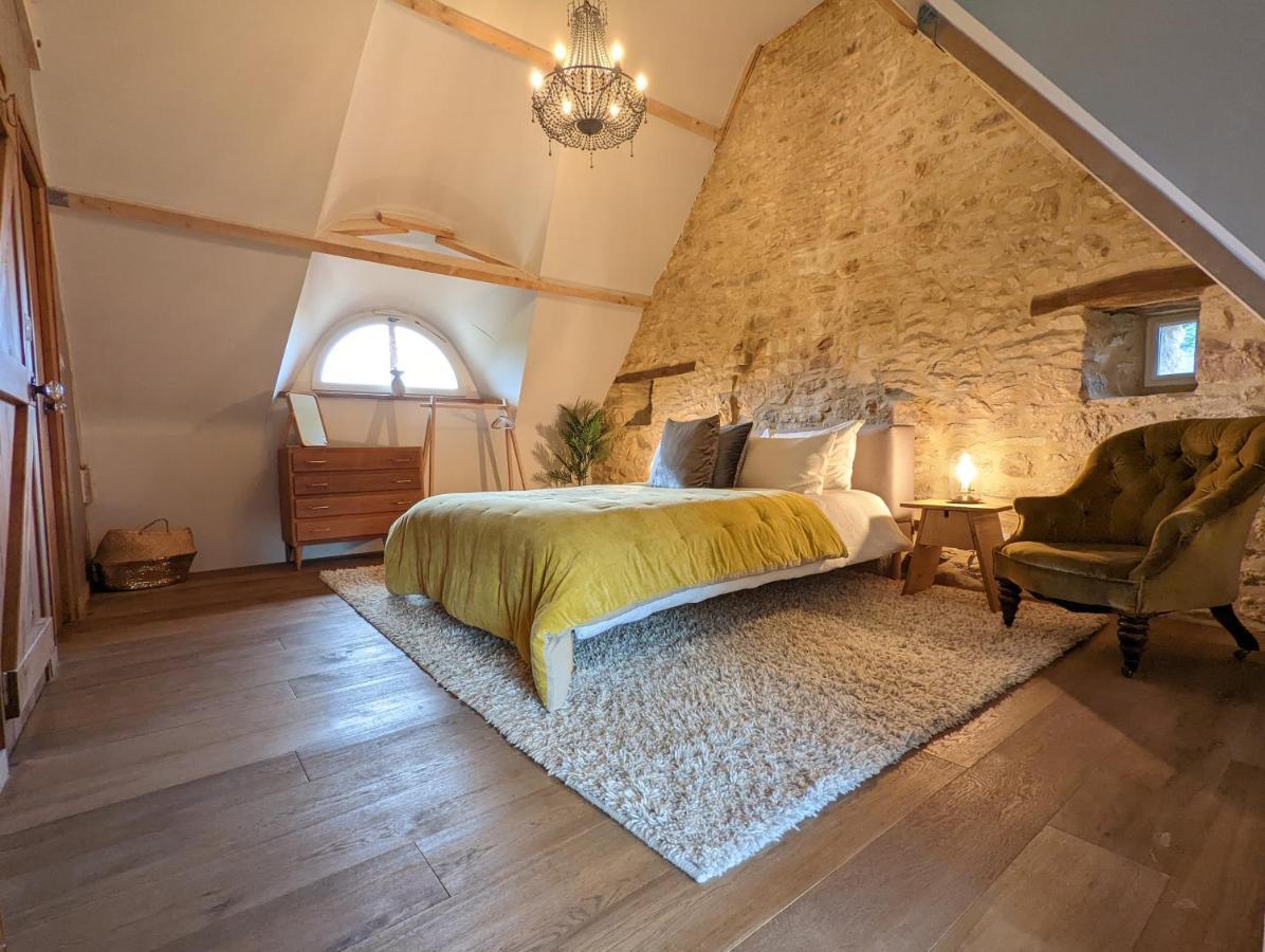 Maison Typique Bretonne Avec Toit De Chaume Camors Esterno foto