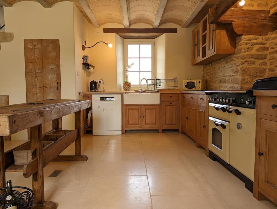 Maison Typique Bretonne Avec Toit De Chaume Camors Esterno foto