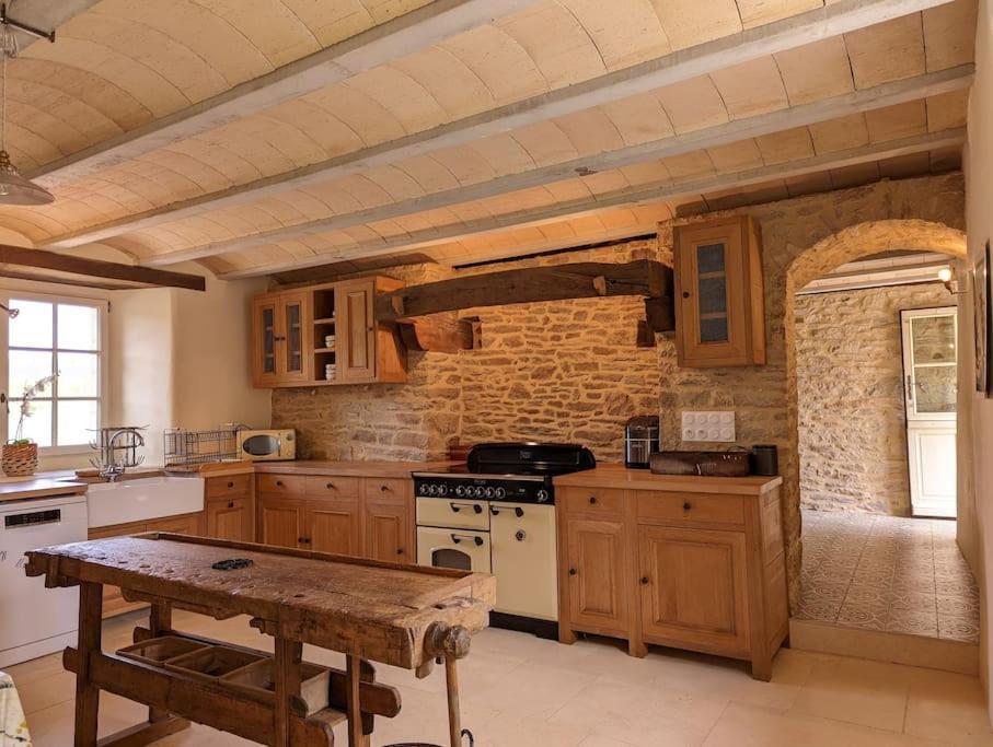 Maison Typique Bretonne Avec Toit De Chaume Camors Esterno foto